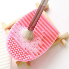 Load image into Gallery viewer, Silicone Brush Cleaning Egg